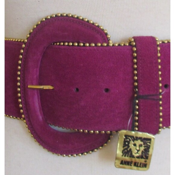 DESIGNER ANNE KLEIN PURPLE SUEDED GOLD TRIM LARGE BUCKLE 2 1/2\